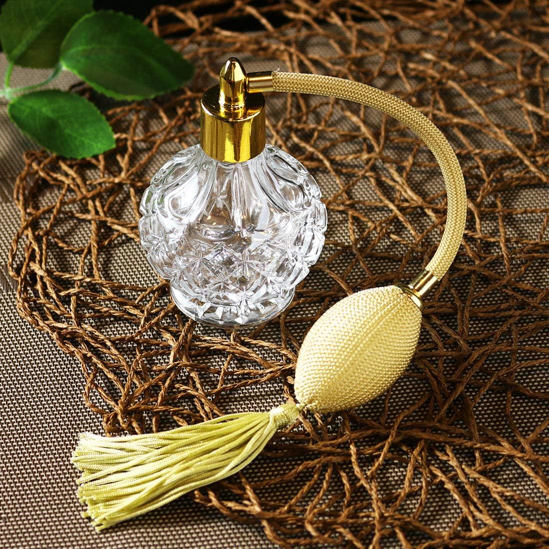 HD Charming Clear Checked Carved Glass Perfume Bottle with Spray Atomizer
